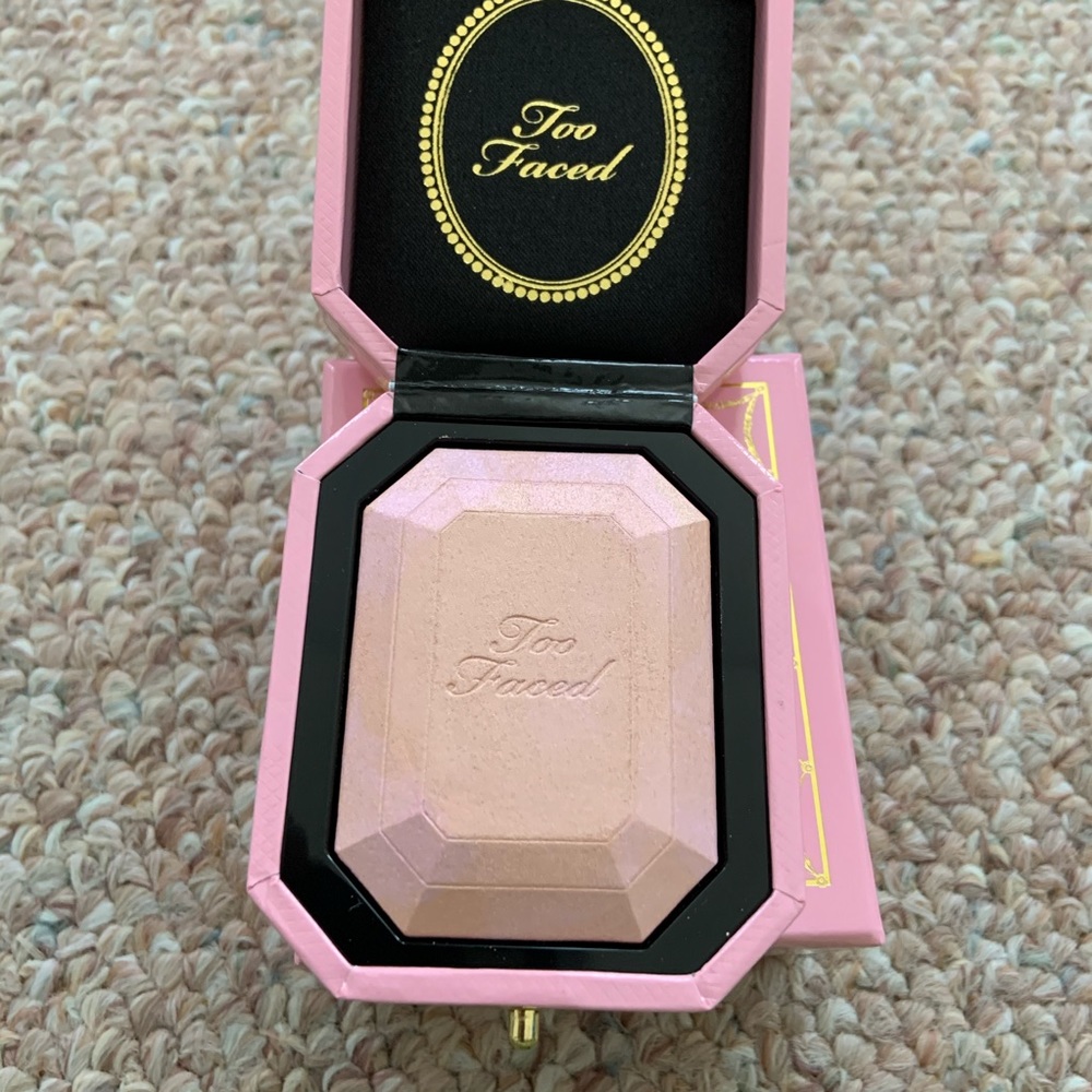 Too faced highlighter. Make an offer